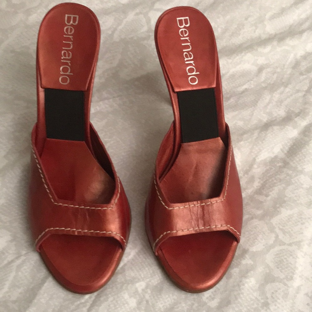 Bernardo reddish color slip ons